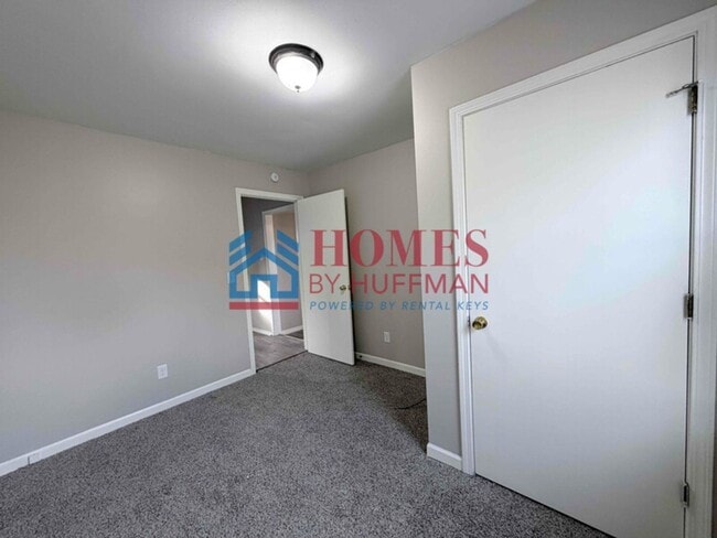 Building Photo - Two Bedroom House | Move In Ready