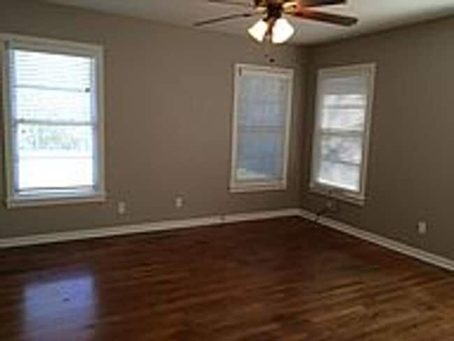 Building Photo - PRE-LEASE AUG 2026! Charming 2 Bed Cottage...