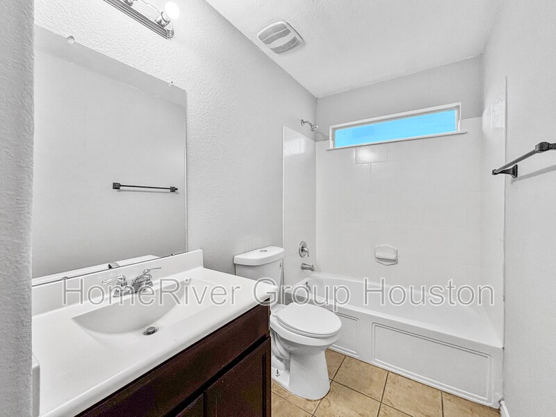 Building Photo - 4311 Amaryllis Ave