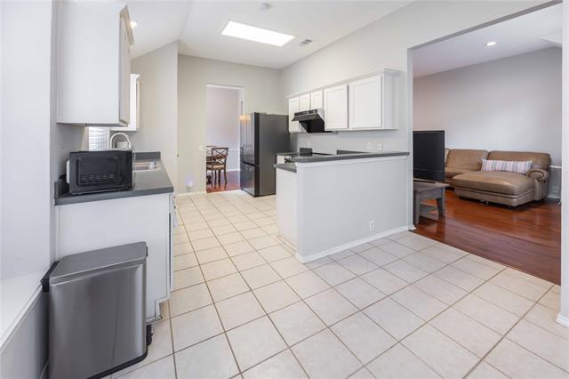 Building Photo - 2405 Pinehurst Ct