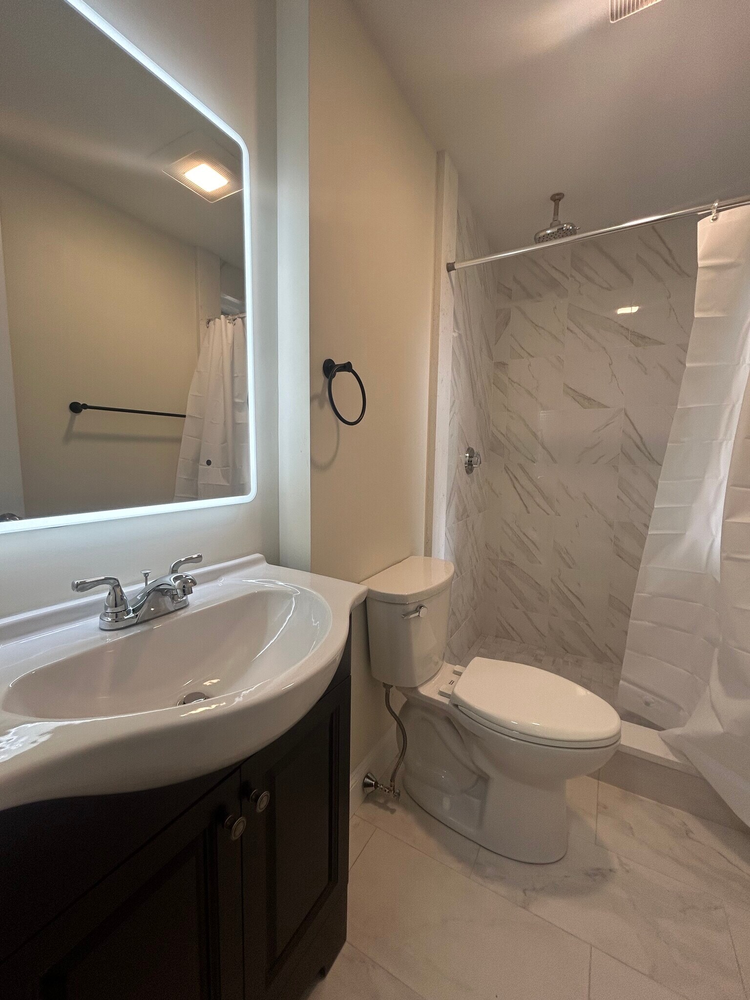 Building Photo - 8 Lakeville Rd