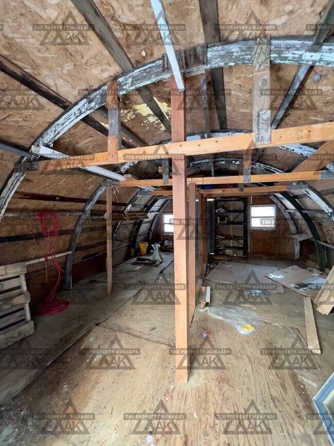 Building Photo - Spacious 3BR, 2.5BA Home off Chena Hot Springs Rd with Yard, Deck & Greenhouse