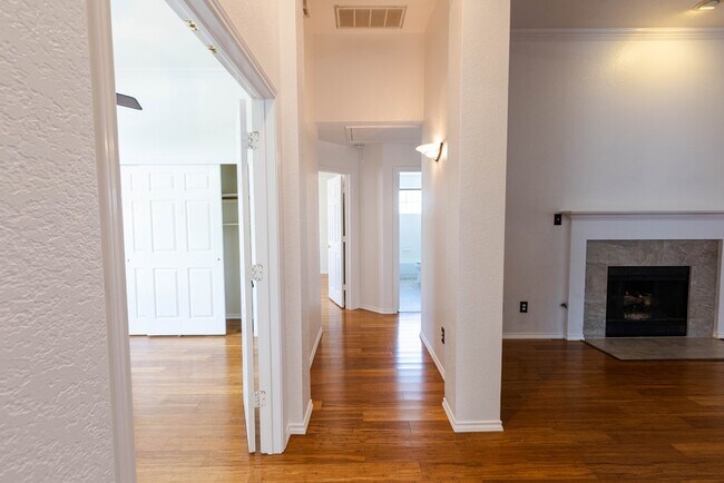 Building Photo - 710 Bel Air Dr