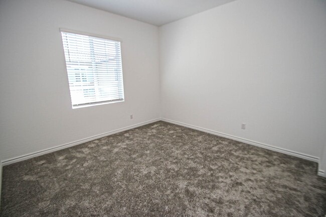 Building Photo - 20 Barbara Ln