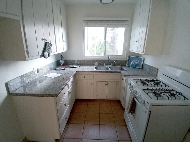 Building Photo - 1801 N Gramercy Pl