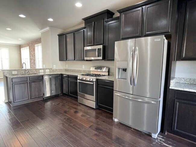 Building Photo - IMPRESSIVE STAFFORD TOWNHOUSE!