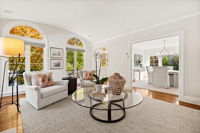 Building Photo - 105 Pepper Ave