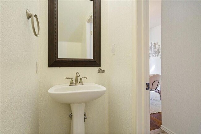 Building Photo - 5128 Bluestar Dr