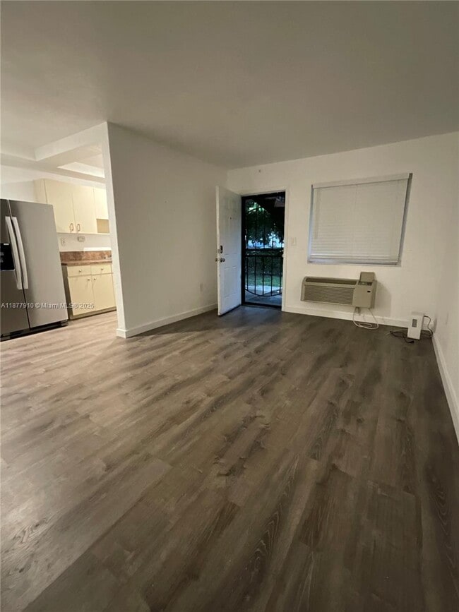 Building Photo - 3333 NW 5th Ave