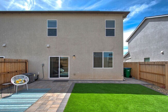 Building Photo - Terrific 4 bedroom available for rent - Al...