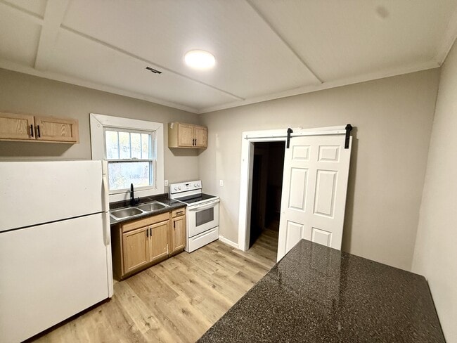 Building Photo - 410 Law St