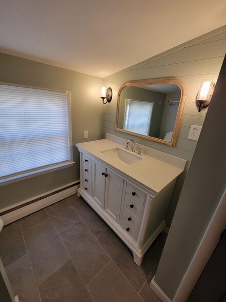 Upstairs Bath - 44 N Lakeside Dr W