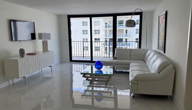 Building Photo - 3460 S Ocean Blvd