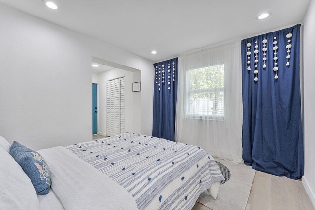 Building Photo - 2629 SW 6th Ct