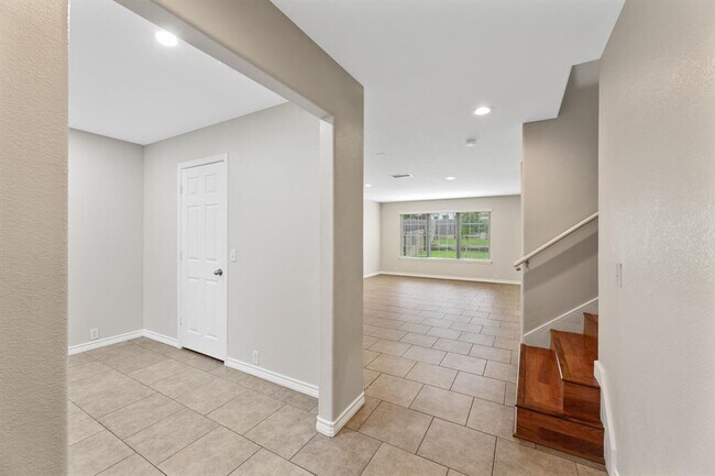 Building Photo - 816 Rusk Rd