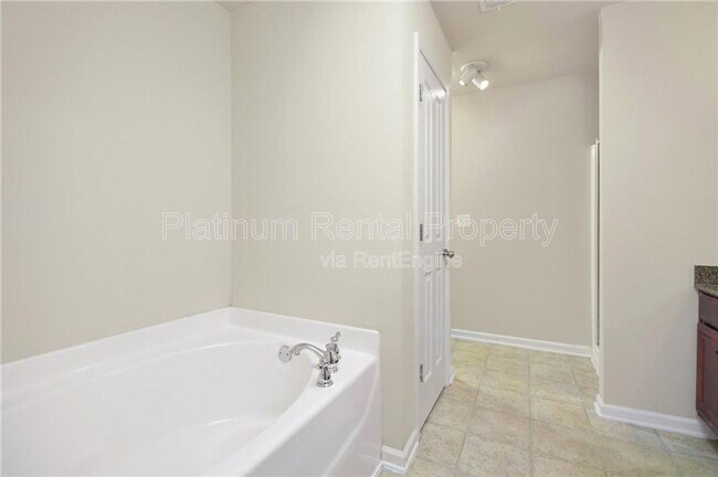 Building Photo - 2886 Ridgeview Dr