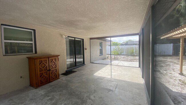 Building Photo - Stunning Remodeled 3BR Home Minutes from Beaches & Shopping