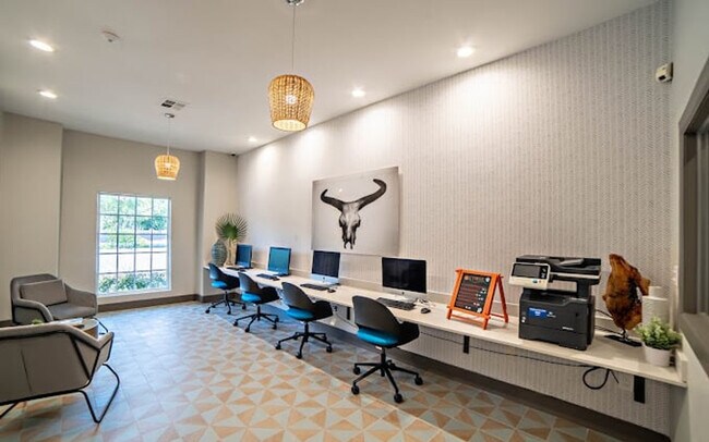 Building Photo - 1301 Crossing Pl