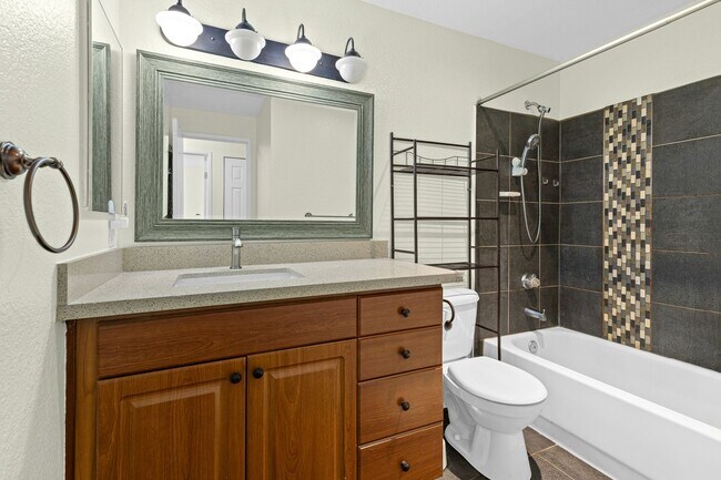 Building Photo - 19230 Forest Park Dr NE