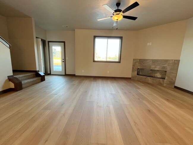 Building Photo - Newly Built 3 Bed/2.5 Bath Townhome in Aspen Ridge!