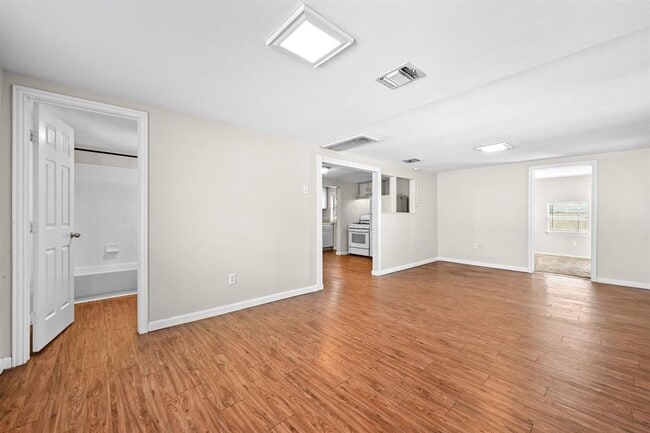 Building Photo - 1706 Riverview St