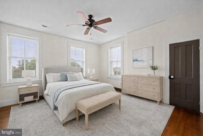 Building Photo - 415 William St