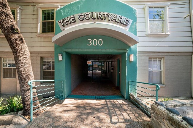 Building Photo - 300 Crockett St