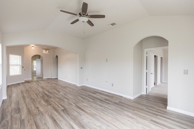 Building Photo - 9802 Vandenberg Way