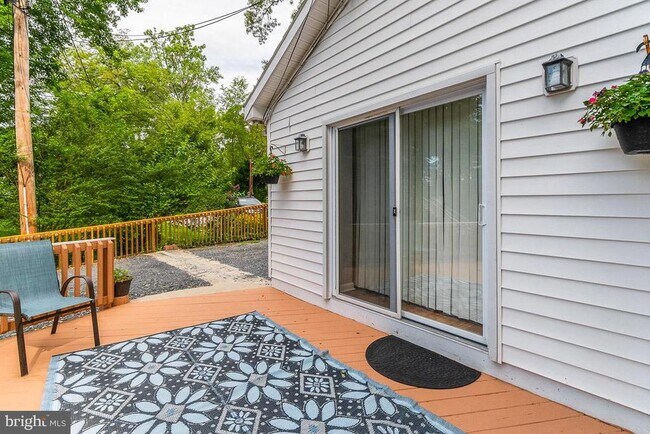 Building Photo - 315 South Dr