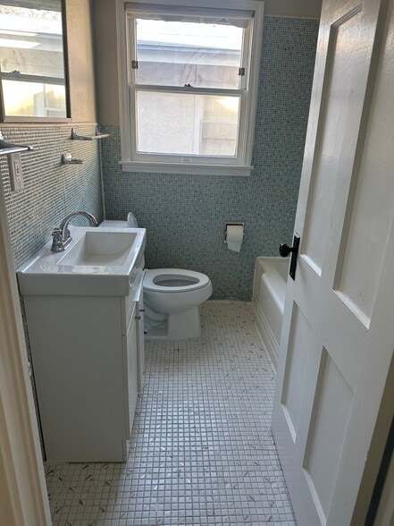 Building Photo - 606 John Page Dr