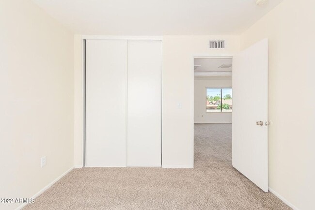 Building Photo - 2415 W Greenway Rd