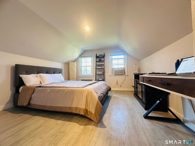 Building Photo - 37 Weed St