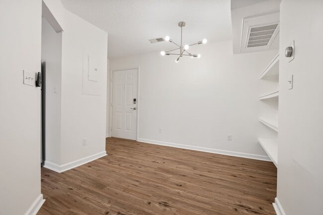 Building Photo - Nice 1 bedroom 2nd floor condo in SW Durham!