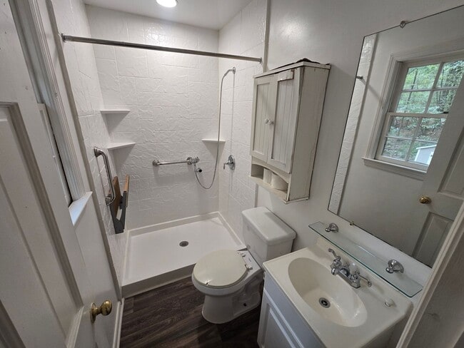 Building Photo - Is It Durham or Chapel Hill? Amazing Locat...