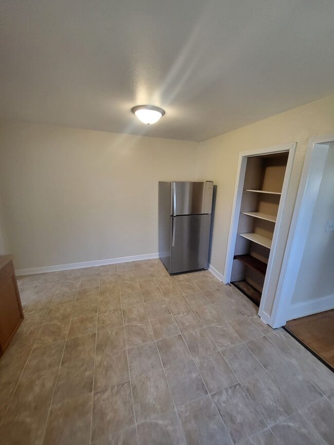 Building Photo - 327-329 6th Ave