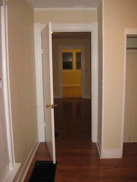 Building Photo - 54 Hartsen St