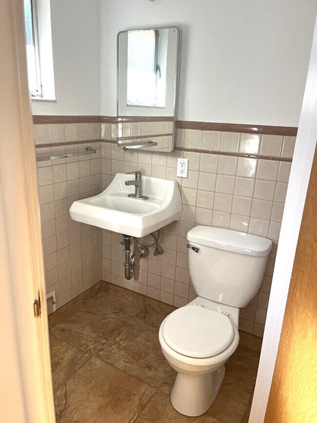 Building Photo - 7731 Filice Dr