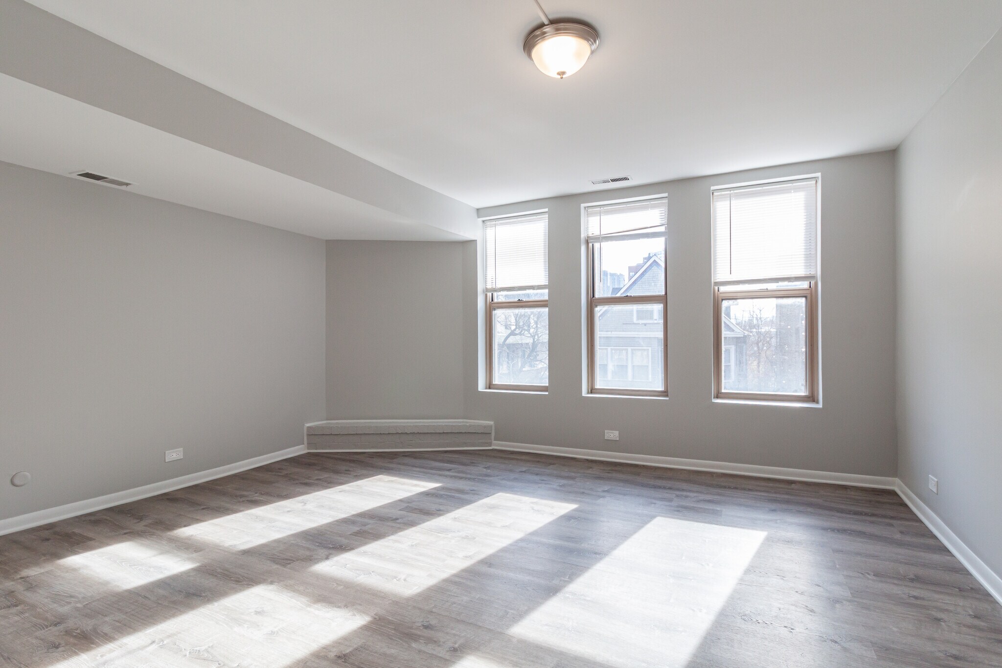 Building Photo - 745 W Gordon Ter