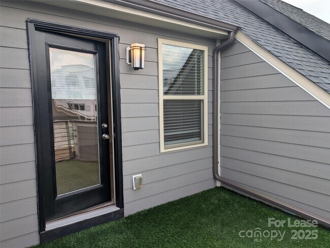 Building Photo - 17137 Soho Dr