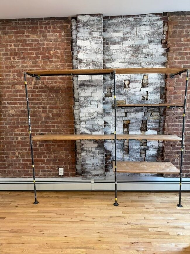 Building Photo - 805 Park Ave