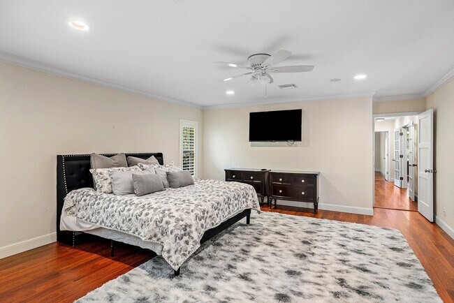 Building Photo - 2121 Areca Palm Rd