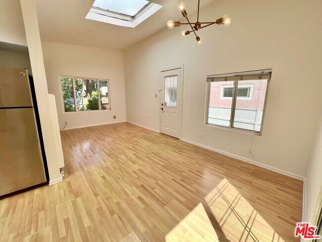 Building Photo - 420 Altair Pl