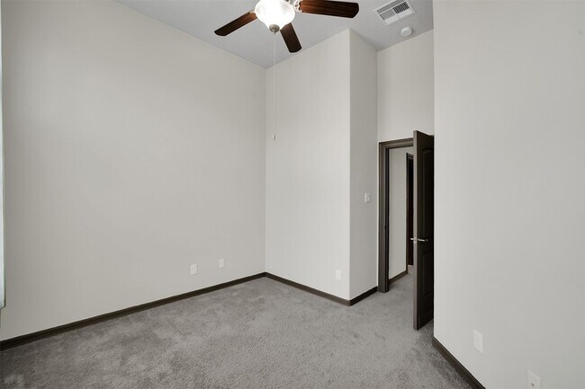 Building Photo - 111 Aventura Pl