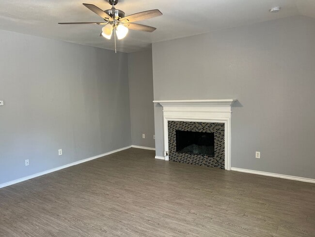 Building Photo - Eagle Springs Home Ready for Immediate Occupancy