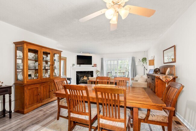 Building Photo - 702 Somerset Knoll