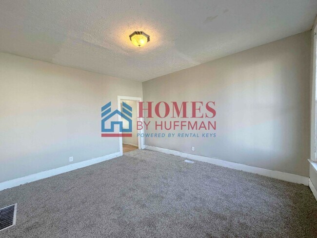 Building Photo - Large Two Bedroom House | Westside