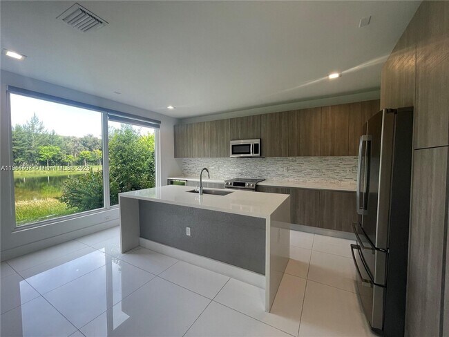 Building Photo - 6855 NW 103rd Ave