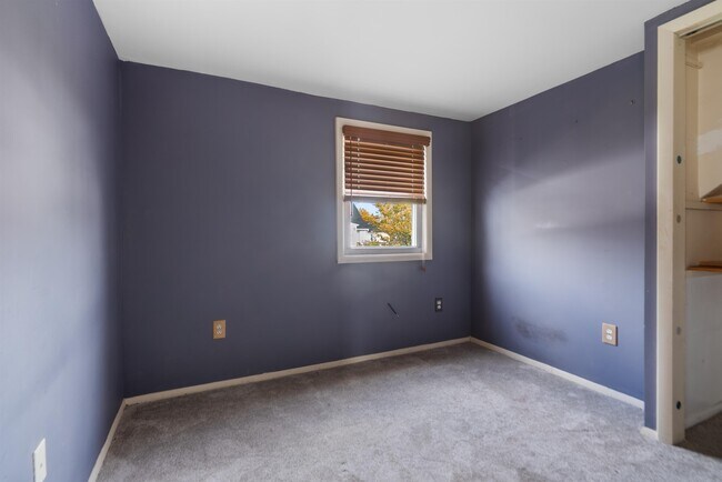 Building Photo - 689 2nd St