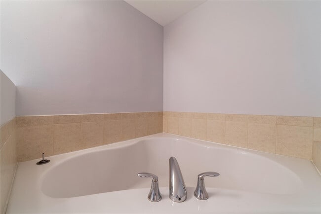 Building Photo - 16699 Collins Ave