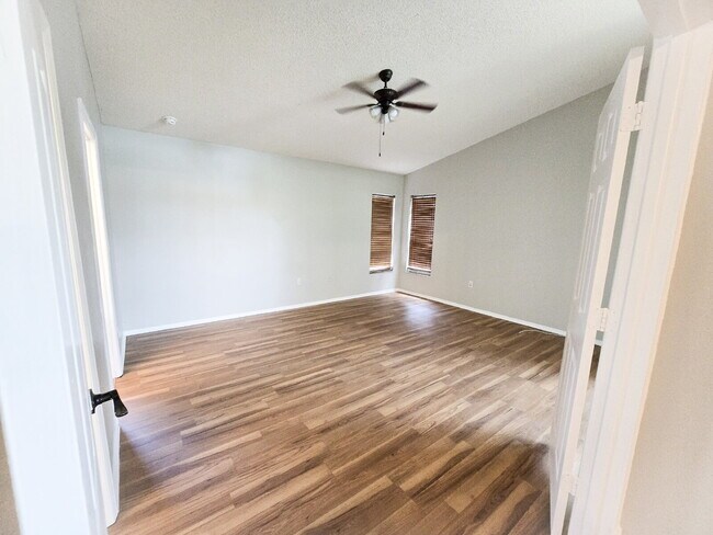 Building Photo - "Charming 3-Bedroom Home with 2 Full Baths in Lakeland – Spacious 1514 Sq Ft Haven!"
